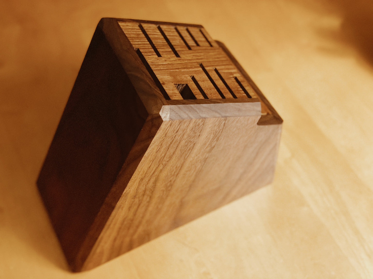 Bold Knife Block in Walnut