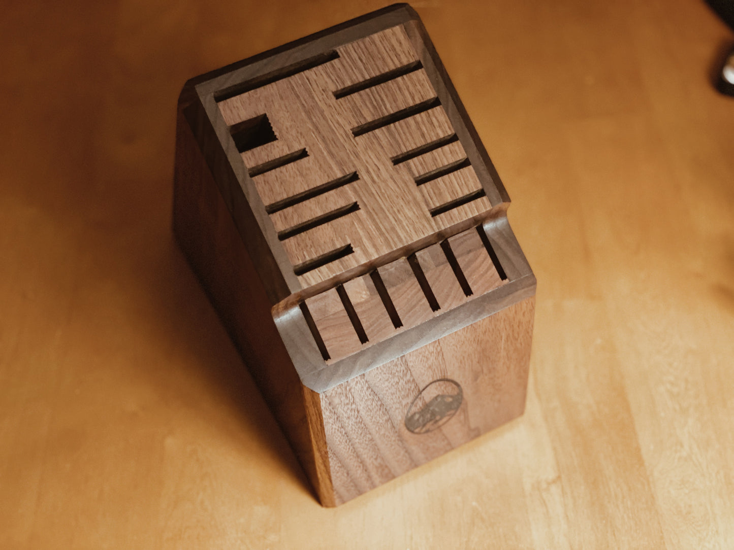 Bold Knife Block in Walnut