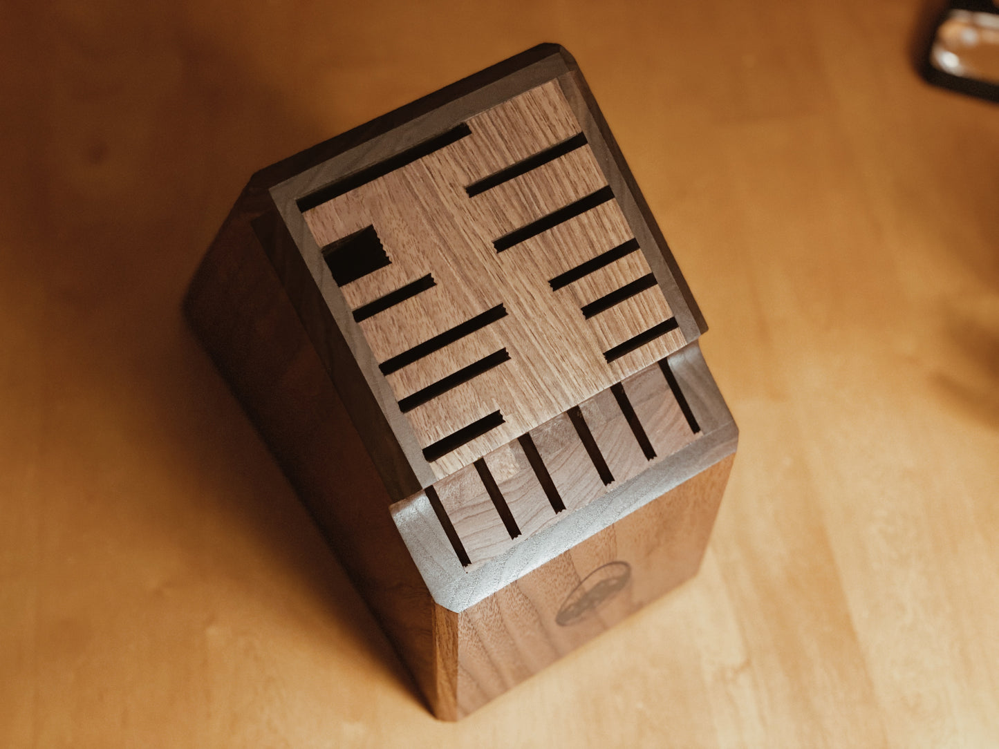 Bold Knife Block in Walnut